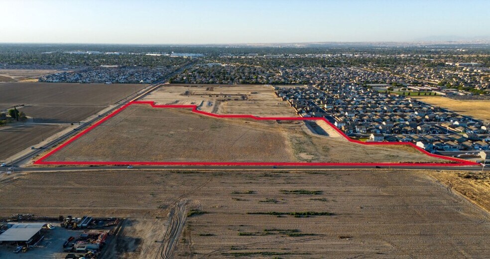 NEC Ashe Rd & Mccutchen Rd, Bakersfield, CA à vendre - Photo du bâtiment - Image 1 de 1