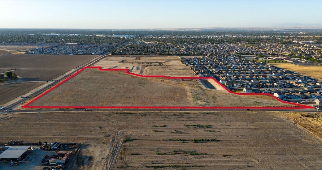 NEC Ashe Rd & Mccutchen Rd, Bakersfield, CA à vendre Photo du bâtiment- Image 1 de 2