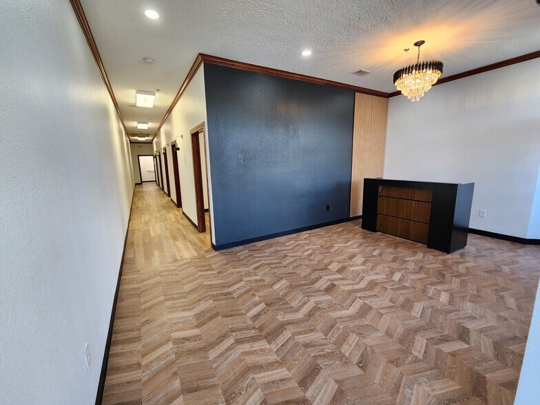 111-121 E Edgewood Dr, Friendswood, TX à louer - Photo du bâtiment - Image 2 de 10