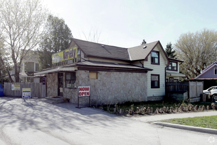 695 Srigley St, Newmarket, ON for sale - Primary Photo - Image 1 of 1