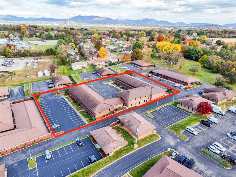 3019 Peters Creek Rd, Roanoke, VA à louer - Photo du bâtiment - Image 2 de 6