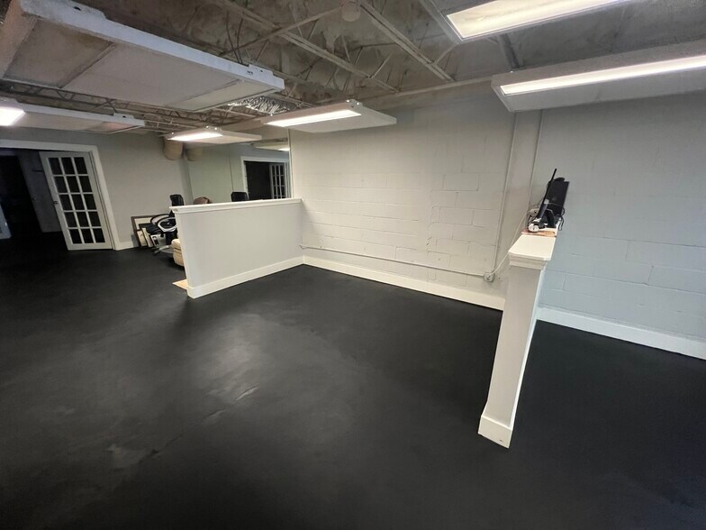 24 E Andrews Dr NW, Atlanta, GA à louer - Photo du bâtiment - Image 3 de 9