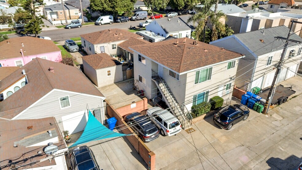 909 Chalcedony St, San Diego, CA à vendre - Photo du bâtiment - Image 3 de 7