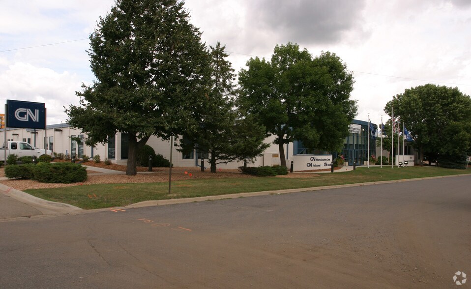 8001 E Bloomington Fwy, Bloomington, MN à louer - Photo du bâtiment - Image 2 de 5