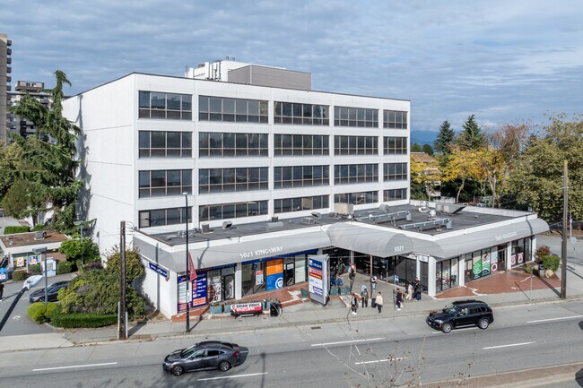Plus de détails pour 5021 Kingsway, Burnaby, BC - Commerce de détail à louer