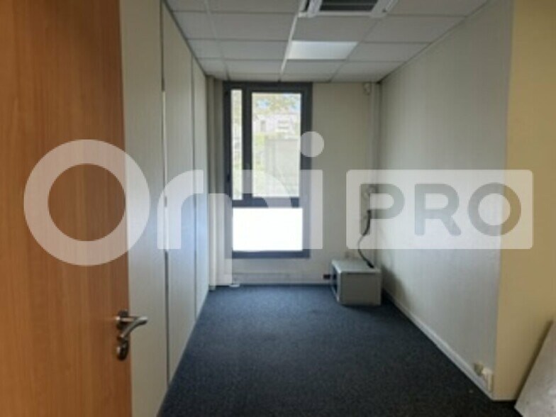 Office in Limas for sale - Interior Photo - Image 3 of 4