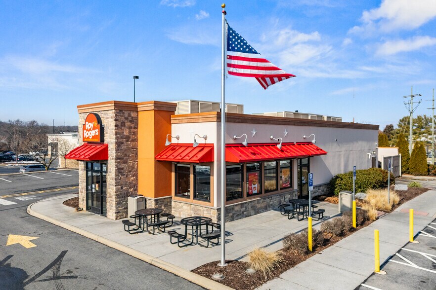 130 Riverton Commons Plz, Front Royal, VA for sale - Building Photo - Image 2 of 5