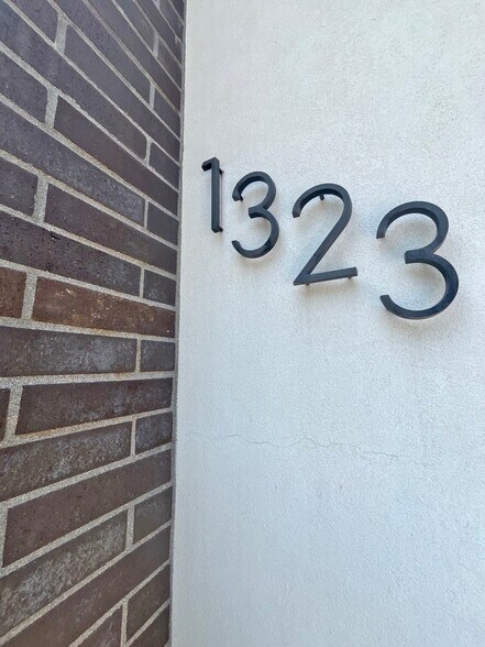 1323 Democracy Aly, Sacramento, CA à vendre - Photo du bâtiment - Image 2 de 76