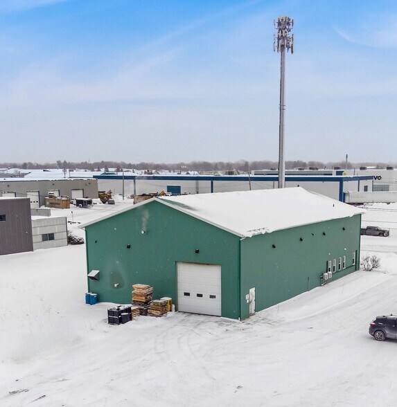 2200 Rue André-C.-Hamel, Drummondville, QC à vendre - Photo du bâtiment - Image 3 de 13