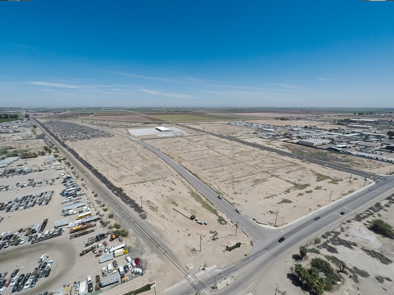 Towne Center Pky, Calexico, CA à vendre - Photo du b timent - Image 2 de 11