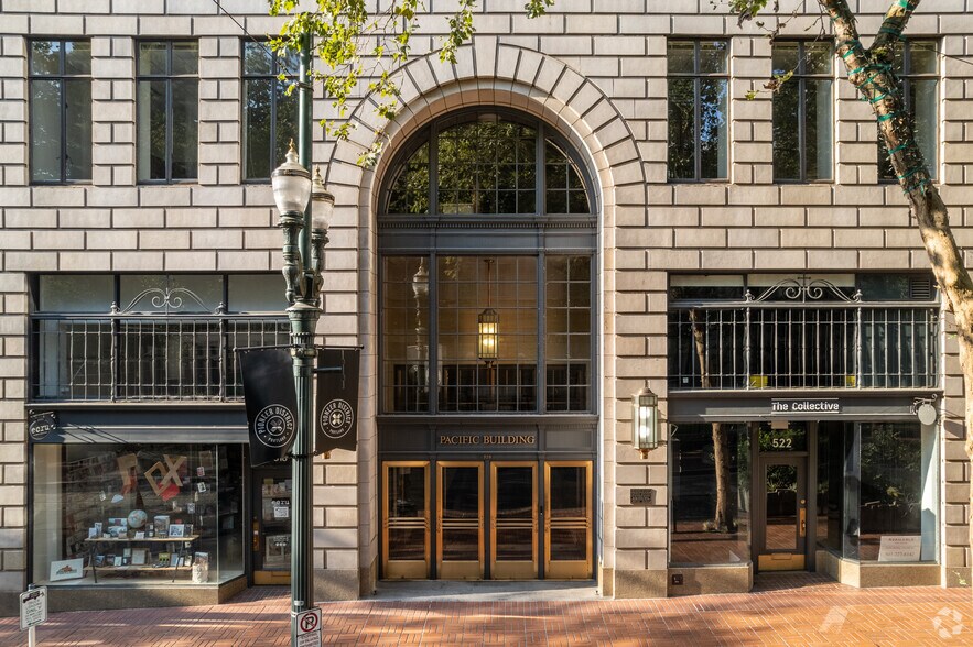 520 SW Yamhill St, Portland, OR à louer - Photo du bâtiment - Image 3 de 13