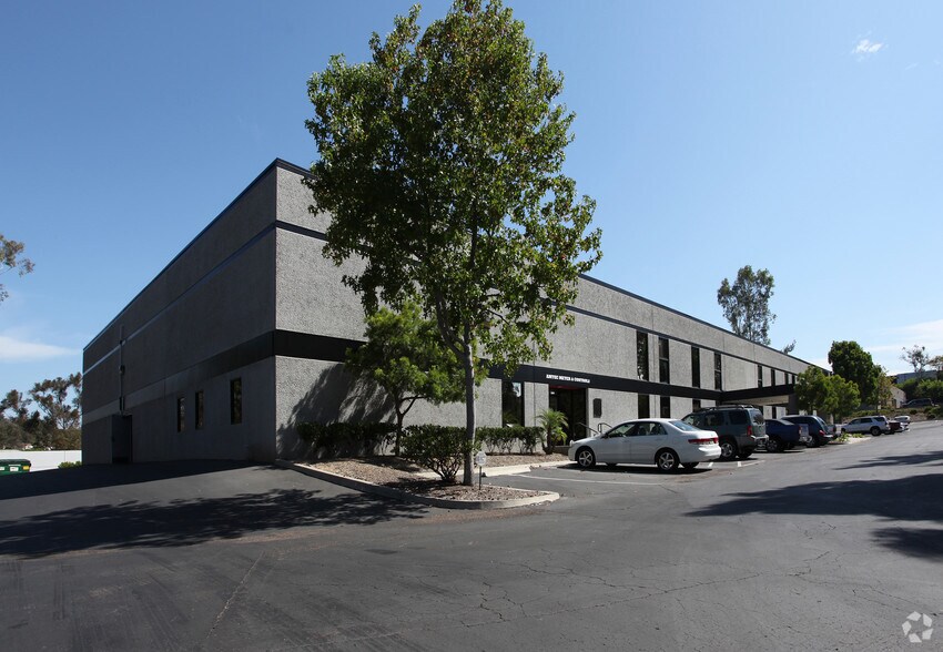 2080 Las Palmas Dr, Carlsbad, CA for lease - Building Photo - Image 3 of 6