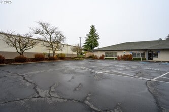 2260-2270 NE McDaniel Ln, Mcminnville, OR for lease Building Photo- Image 2 of 17