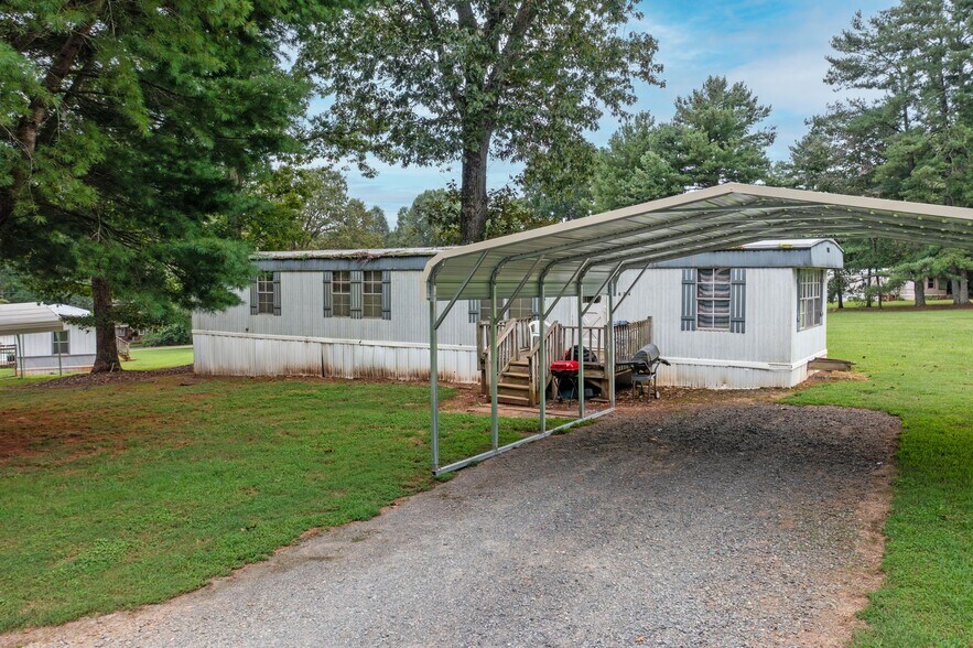 7424 Olin Rd, Pfafftown, NC à vendre - Photo principale - Image 1 de 1