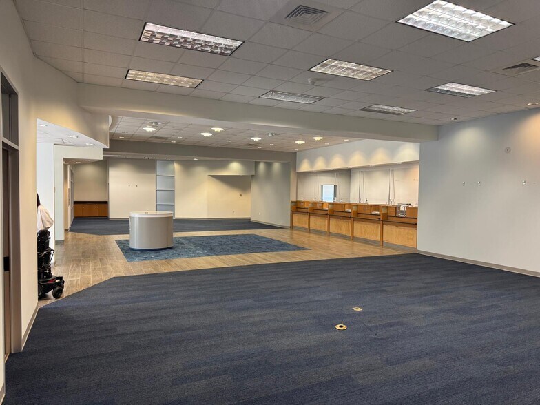 1855 W Bay Area Blvd, Webster, TX for lease - Interior Photo - Image 3 of 6