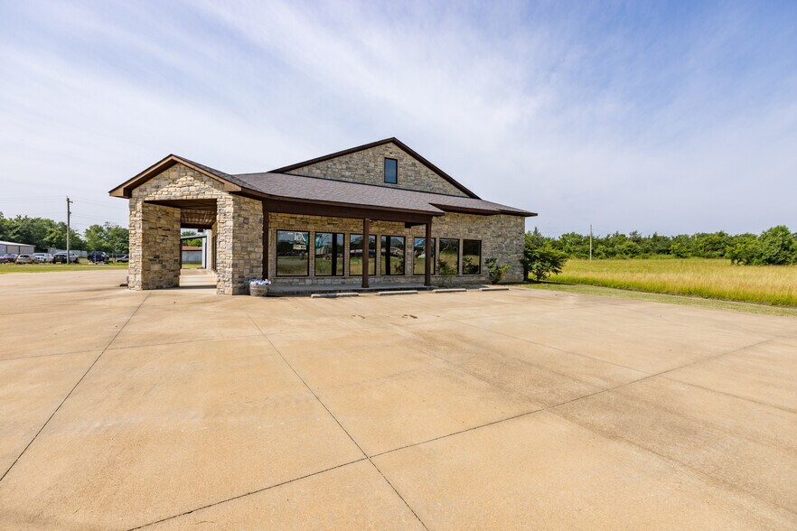 1910 E Jackson St, Hugo, OK à vendre - Photo du bâtiment - Image 3 de 69