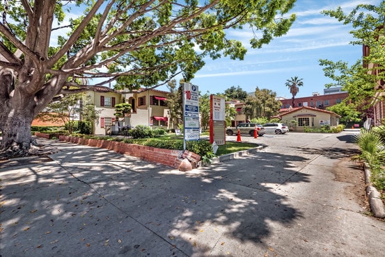 130 S Euclid Ave, Pasadena, CA à louer - Photo du bâtiment - Image 3 de 12