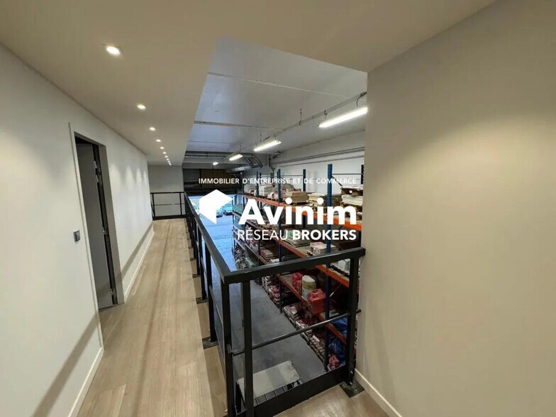 Local d'activités dans Brignais à vendre - Photo du bâtiment - Image 3 de 24