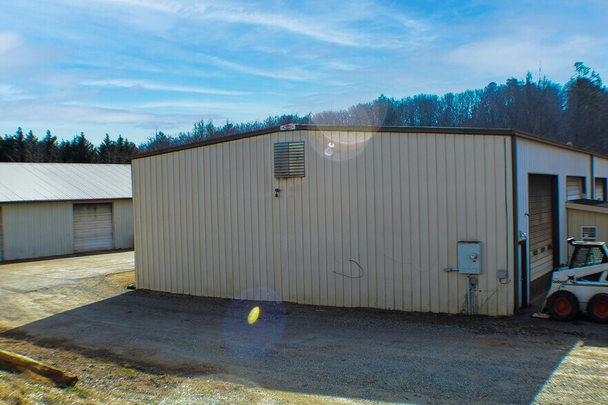 106 W Marion Business Park, Marion, NC à vendre - Photo du bâtiment - Image 2 de 39