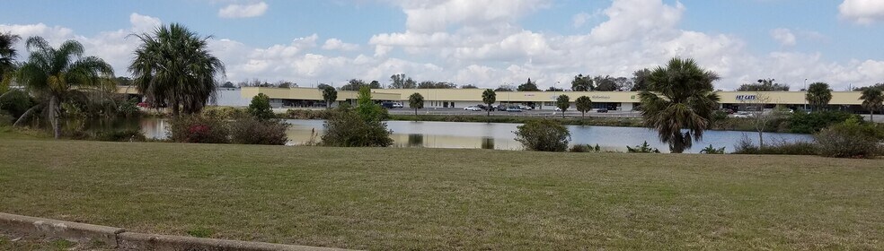 2743 W Old Highway 441, Mount Dora, FL à louer - Photo du bâtiment - Image 3 de 11