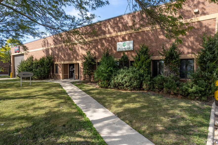 500-510 Windy Point Dr, Glendale Heights, IL for lease - Building Photo - Image 2 of 7