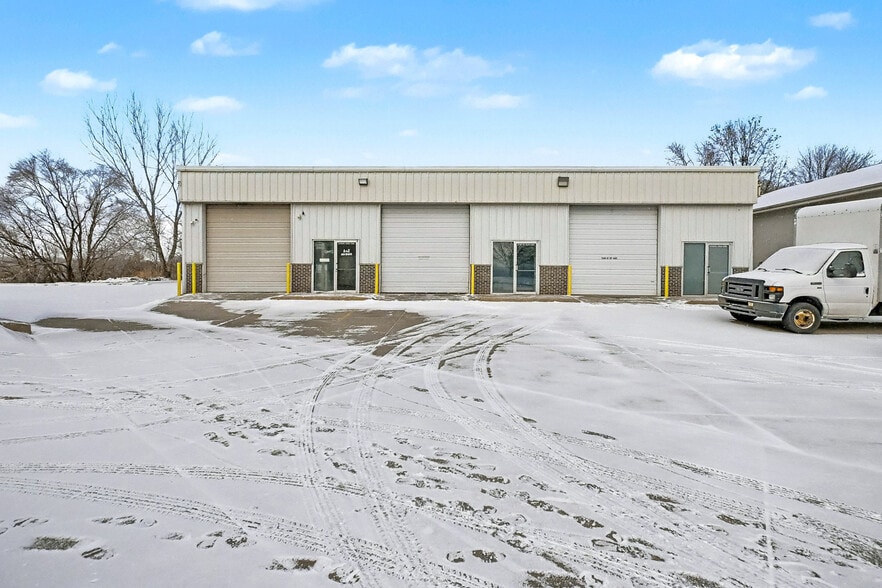 3145-3149 N 84th Cir, Omaha, NE for sale - Building Photo - Image 2 of 16