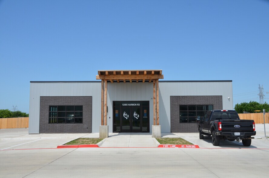 13085 Harmon Rd, Fort Worth, TX à louer - Photo du bâtiment - Image 2 de 27