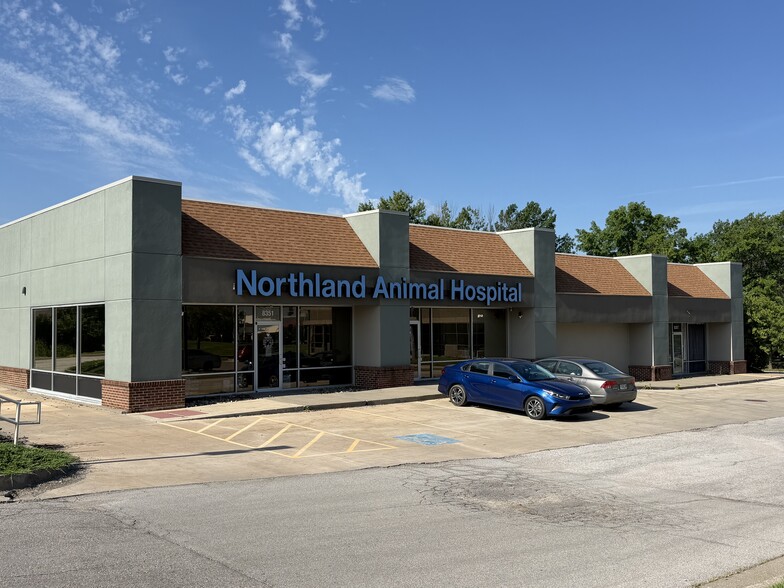 8351-8357 NW Barrybrooke Dr, Kansas City, MO for sale - Building Photo - Image 2 of 4