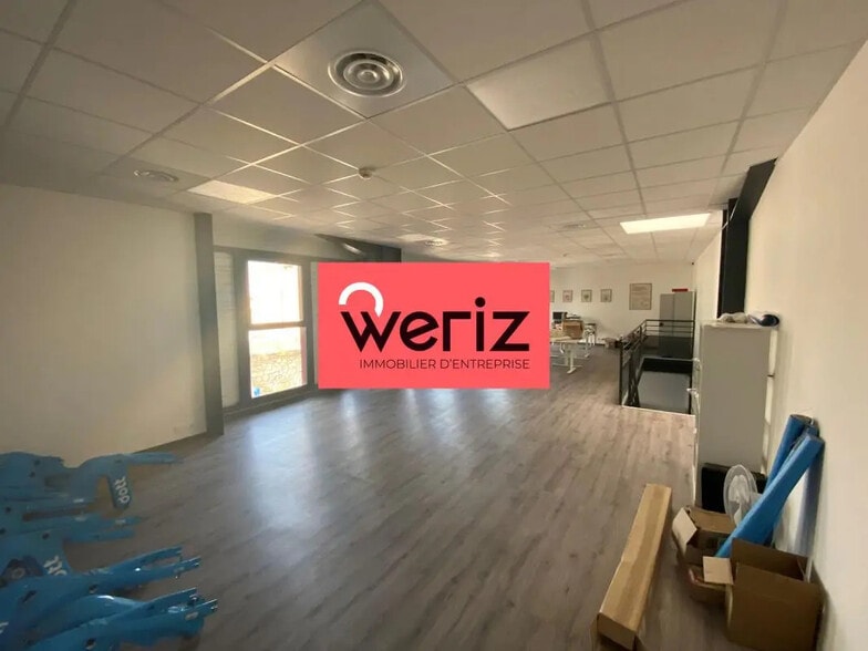 Office in Marseille for lease - Building Photo - Image 3 of 8