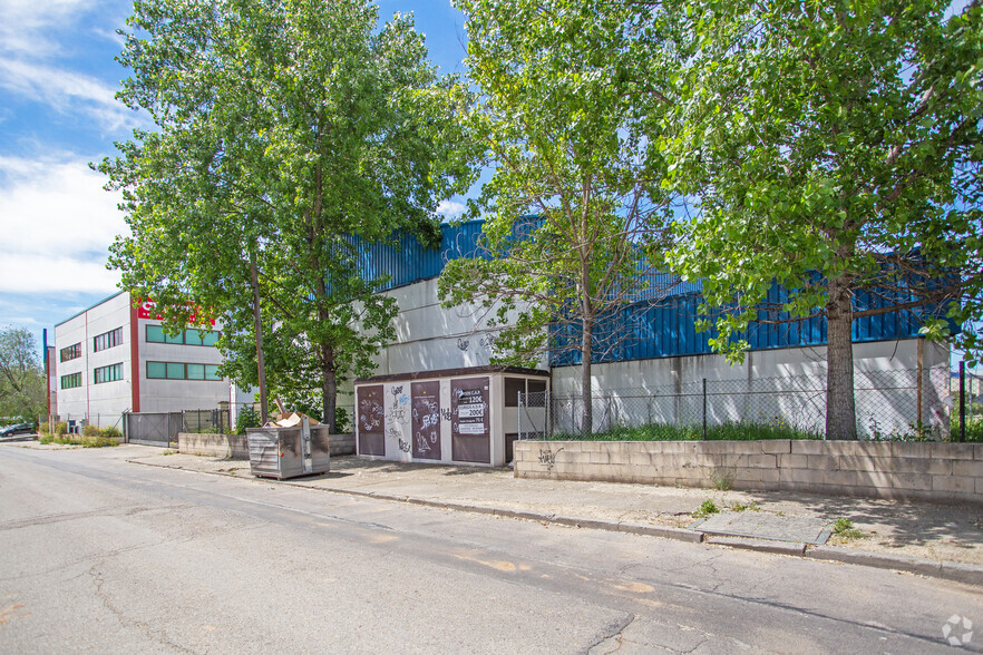 Industrial in Daganzo de Arriba, MAD for lease - Primary Photo - Image 1 of 13