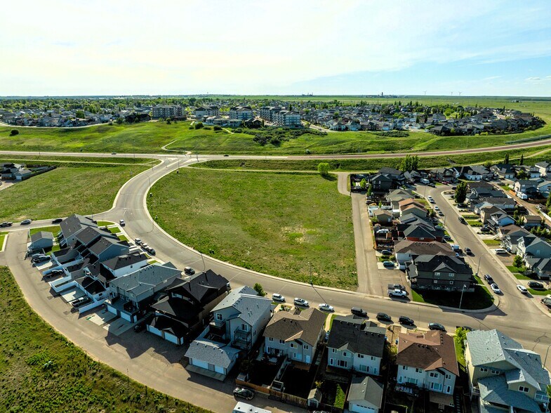 48 Ranchlands Boulevard Northeast, Medicine Hat, AB à vendre - Aérien - Image 2 de 6