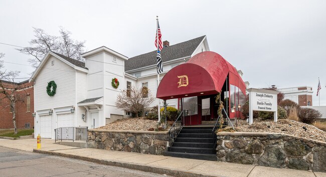 More details for 11 Linden St, Reading, MA - Retail for Sale