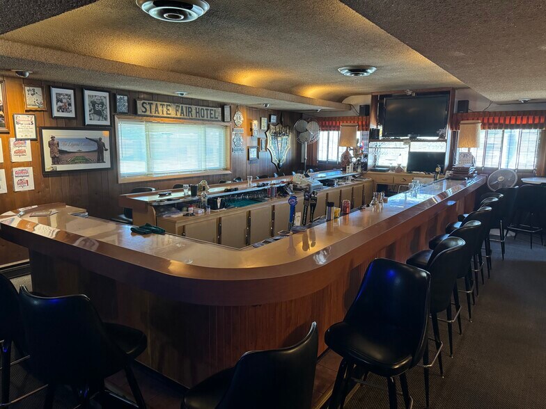 8101 W Greenfield, Milwaukee, WI à vendre - Photo intérieure - Image 3 de 6