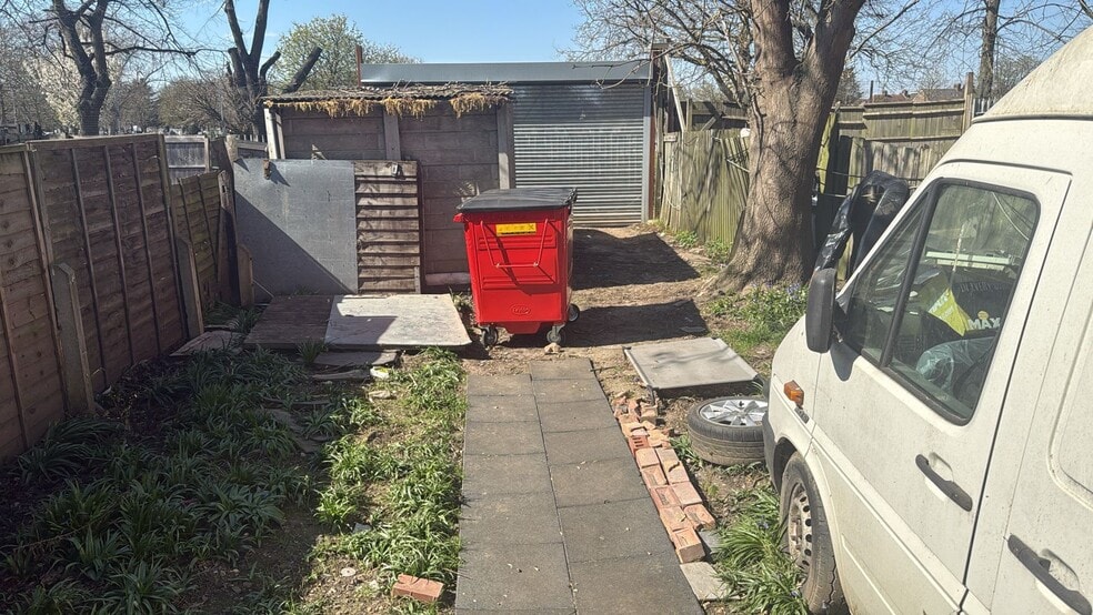 456 Lodge Av, Dagenham for lease - Building Photo - Image 2 of 2