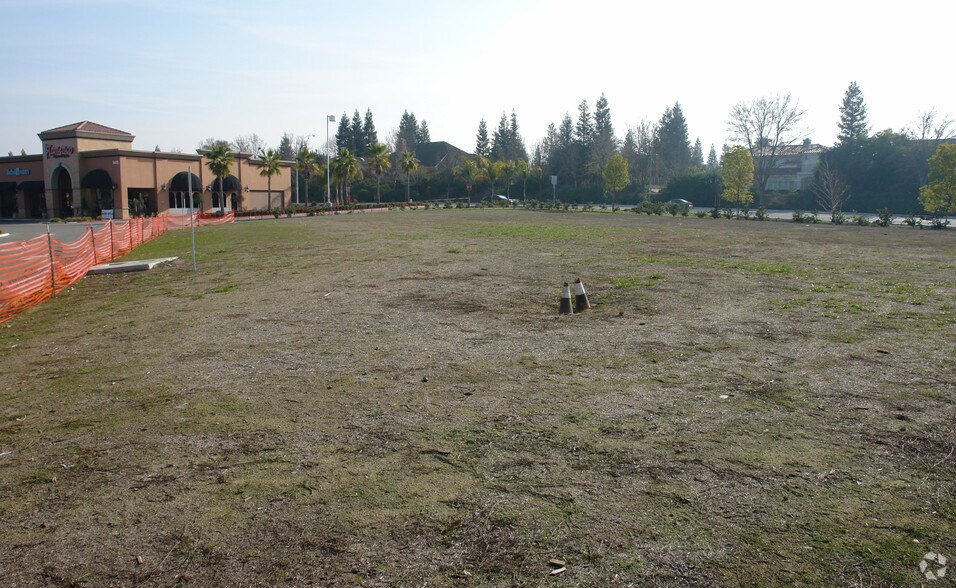 9405 N Fort Washington Rd, Fresno, CA à vendre - Photo du bâtiment - Image 2 de 3