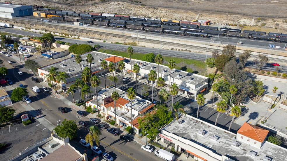 601-631 E San Ysidro Blvd, San Ysidro, CA à louer - Aérien - Image 3 de 7