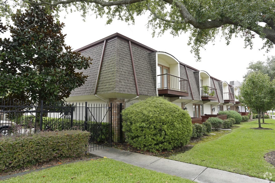 1901 Lafayette St, Gretna, LA for sale - Primary Photo - Image 1 of 71