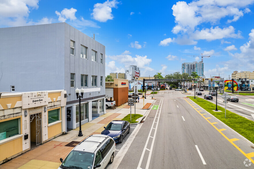 2115 Hollywood Blvd, Hollywood, FL for lease - Building Photo - Image 2 of 6