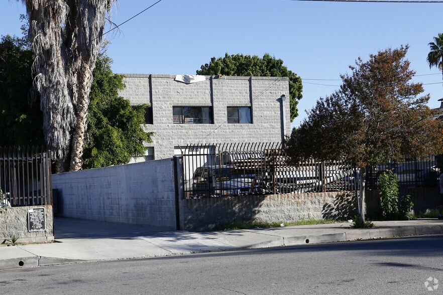 18419 Napa St, Northridge, CA à vendre - Photo du bâtiment - Image 2 de 4