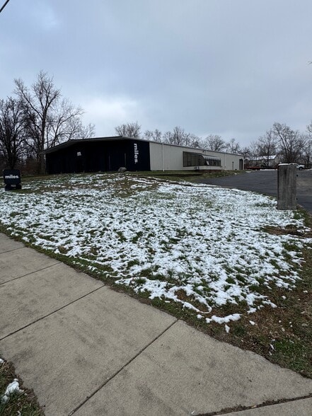 7032 N Dixie Dr, Dayton, OH for lease - Building Photo - Image 1 of 26