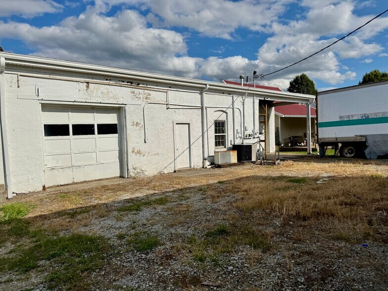 305 Main St, Shirley, IN à vendre - Photo du bâtiment - Image 2 de 18