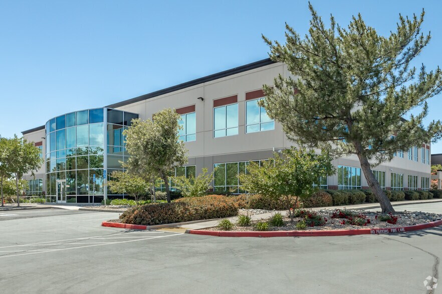11290 Pyrites Way, Gold River, CA à vendre - Photo du bâtiment - Image 2 de 13