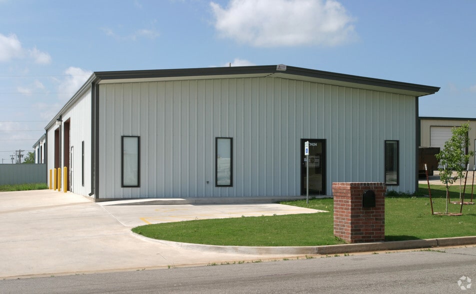 7424 NW 84th St, Oklahoma City, OK for lease - Building Photo - Image 2 of 6