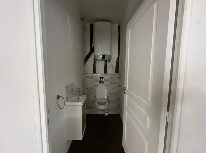 Office in Boulogne-Billancourt for lease - Building Photo - Image 3 of 6