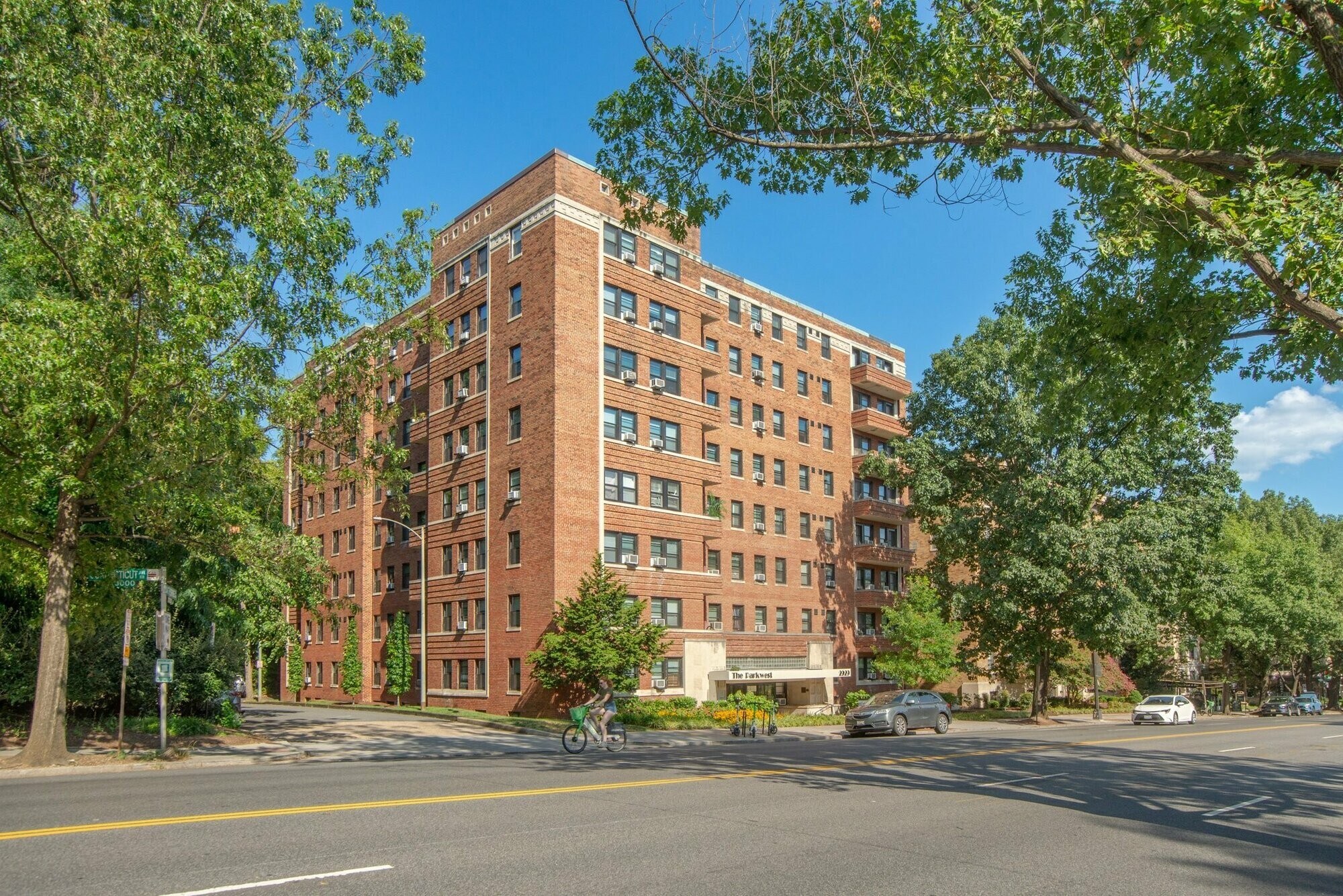 2929 Connecticut Ave NW, Washington, DC à louer Photo du bâtiment- Image 1 de 9