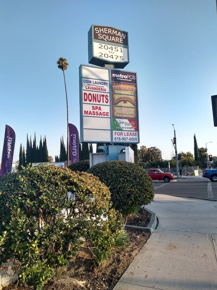 20451-20475 Sherman Way, Canoga Park, CA à louer - Photo du bâtiment - Image 3 de 3