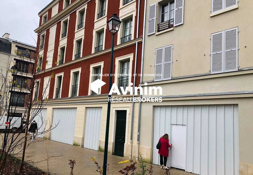 Retail in Pontoise for lease - Building Photo - Image 2 of 4