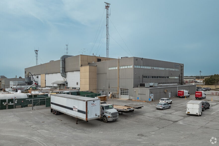 901-931 Burman Blvd, Calverton, NY à louer - Photo du bâtiment - Image 2 de 5