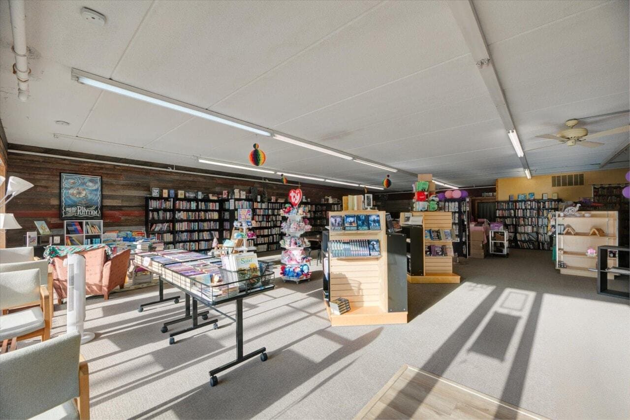 28 Central Ave, Buffalo, MN for lease Interior Photo- Image 1 of 5