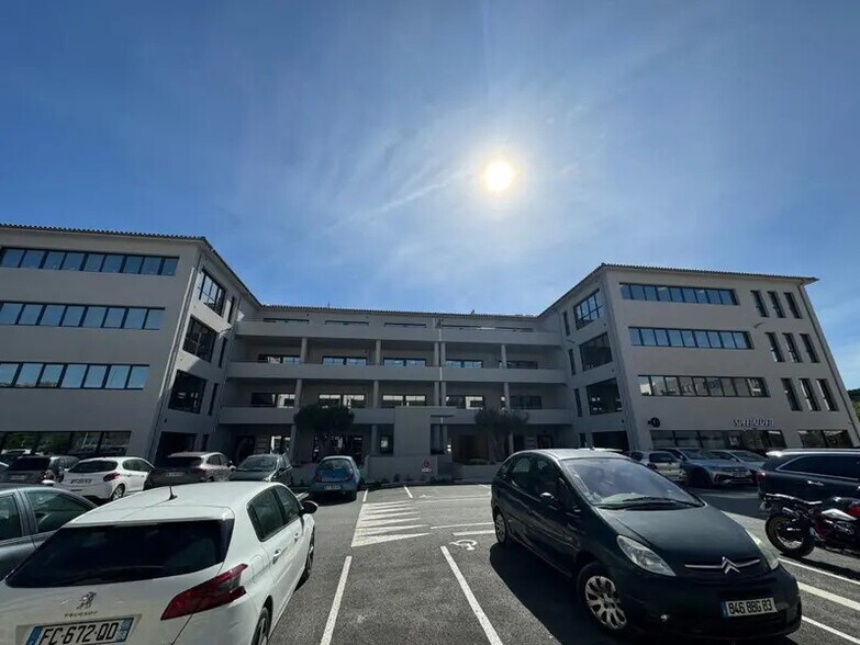 Bureau dans Aubagne à louer - Photo du bâtiment - Image 3 de 7